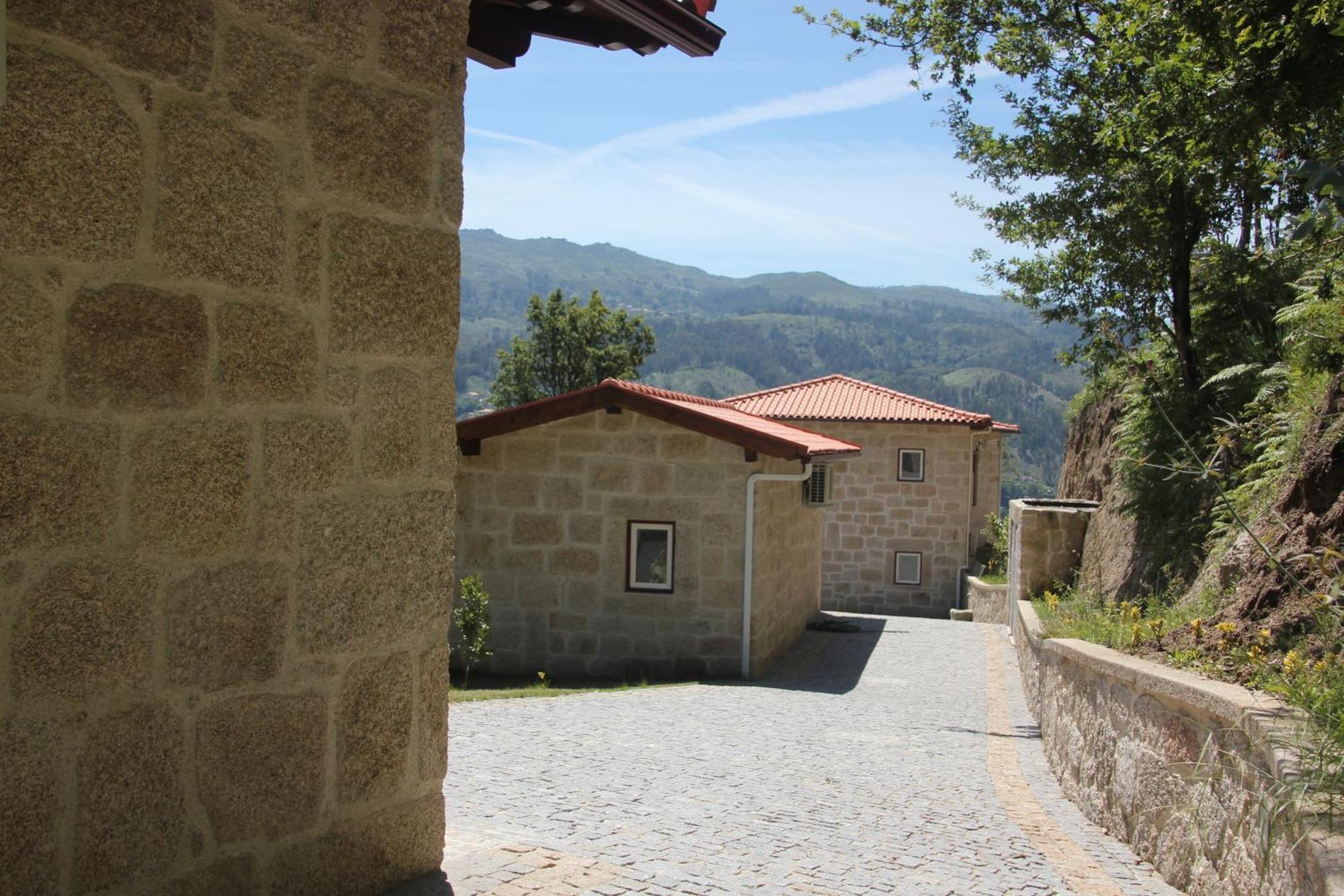 Pensjonat Encostas Da Torre Terras de Bouro Zewnętrze zdjęcie